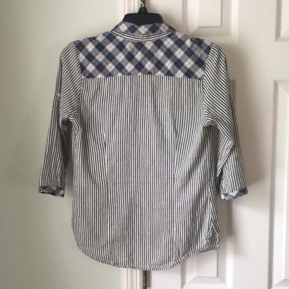 Unique and Vintage Vertical Striped Collared Shirt - Picture 4 of 4
